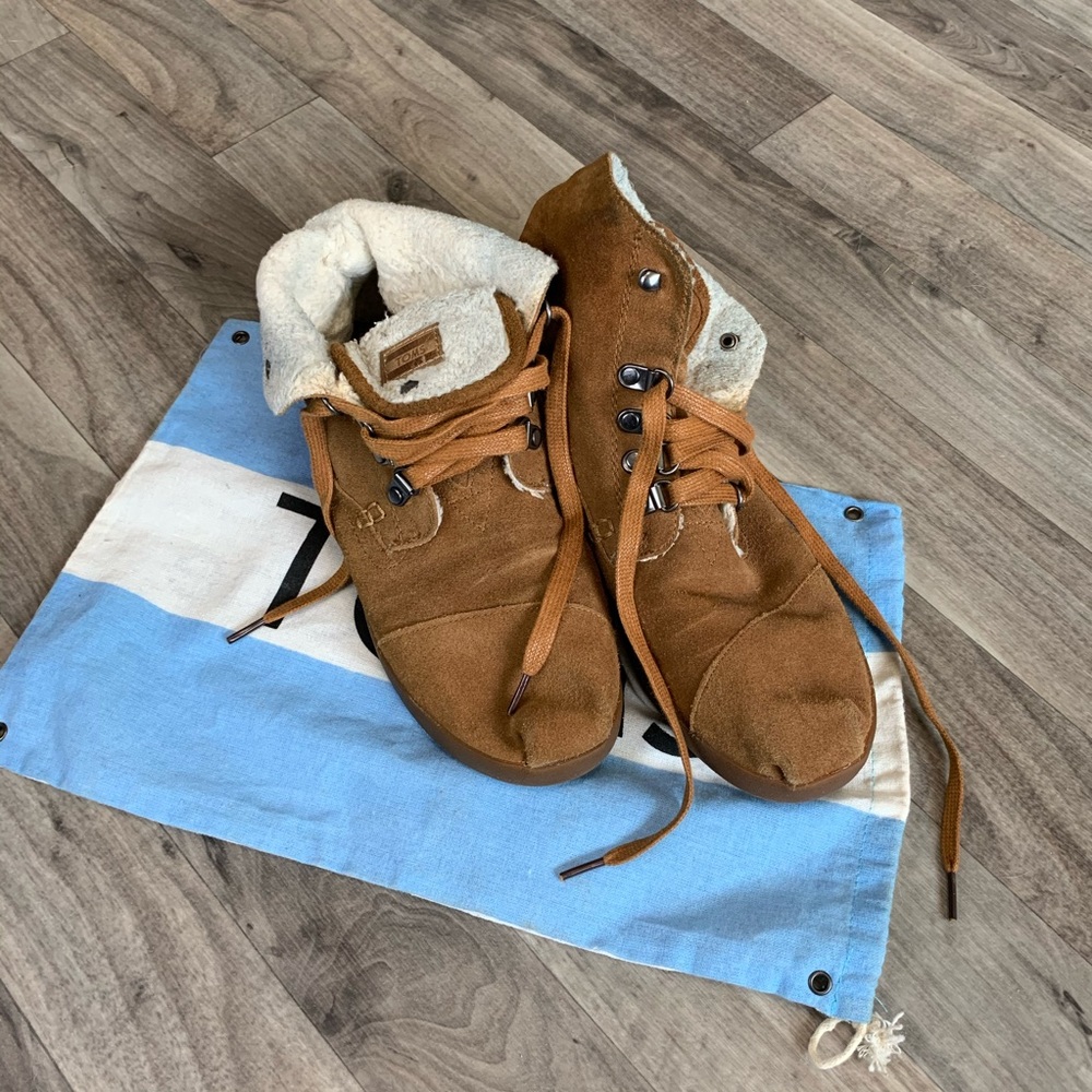 TOMS boots